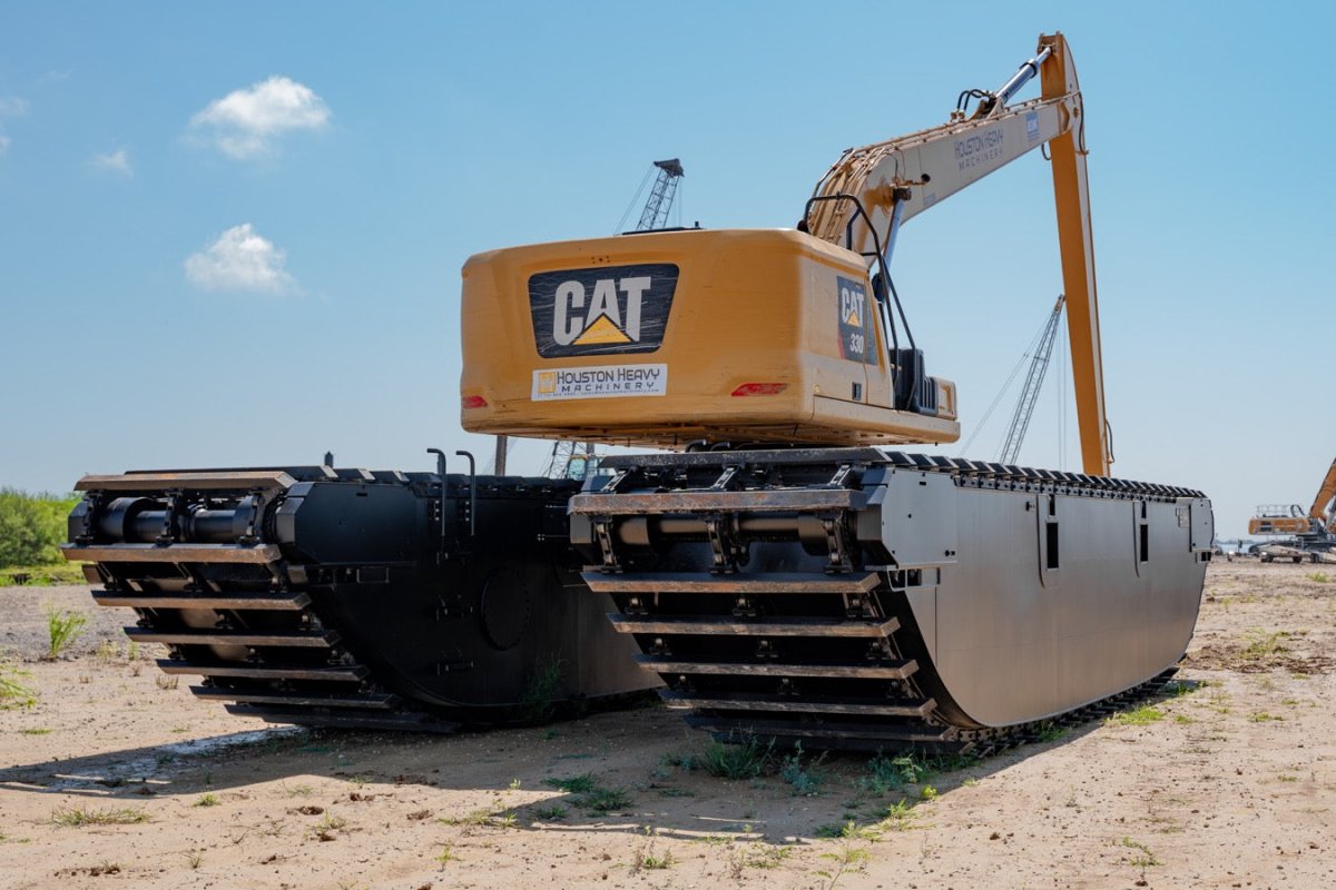 Caterpillar 2019 Pontoon Super Long Reach Excavator - 3825 Hours - EIK Solutions